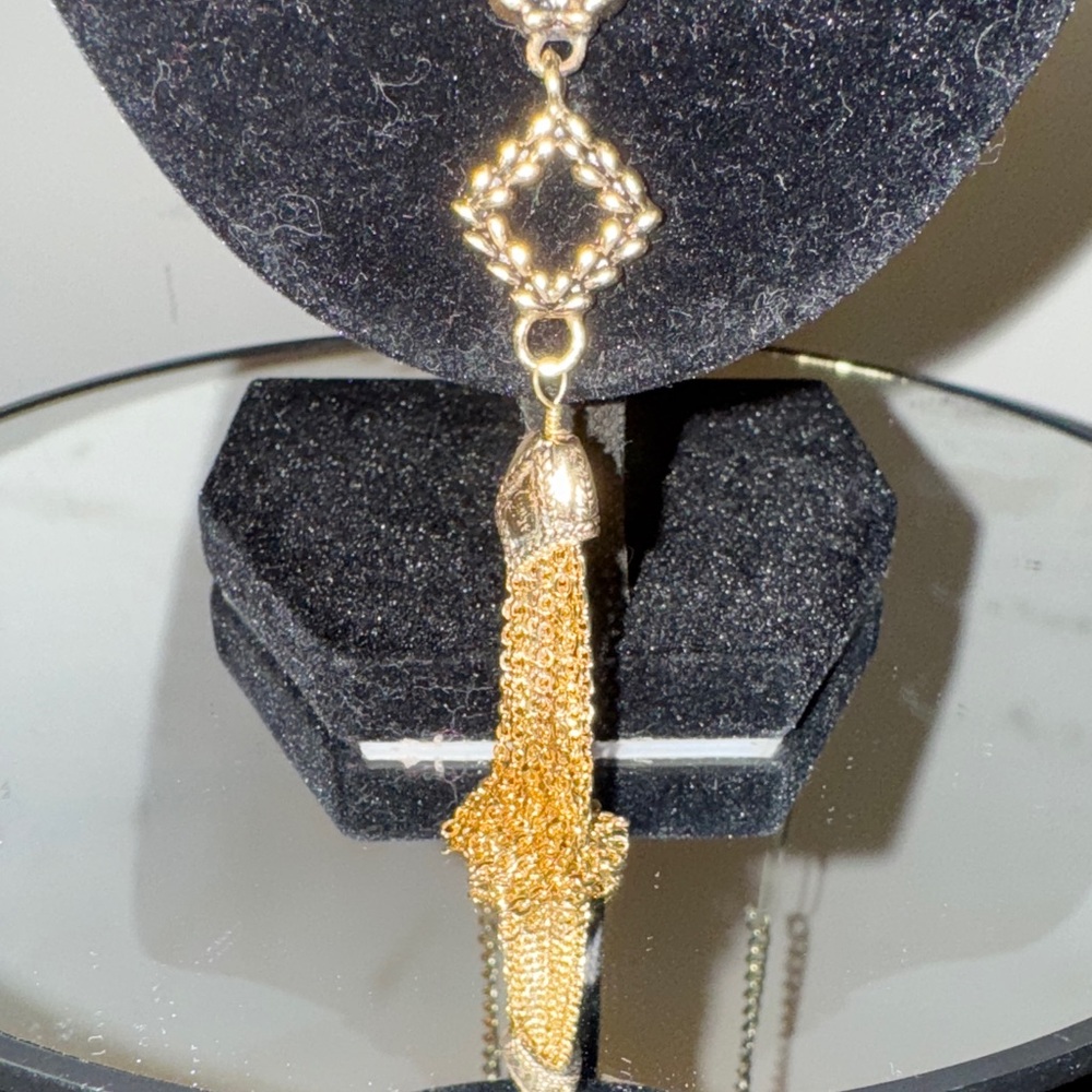 Elegant Gold and Blue Pendant Necklace - Picture 3 of 7